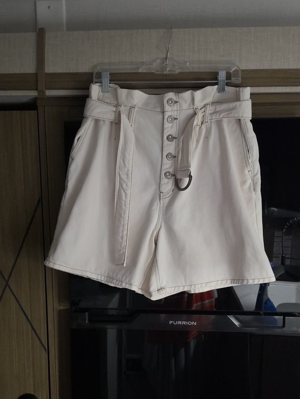 🌸CINDY UTILITY DENIM SHORTS, BY,"FREE PEOPLE"🌸 - Picture 5 of 16